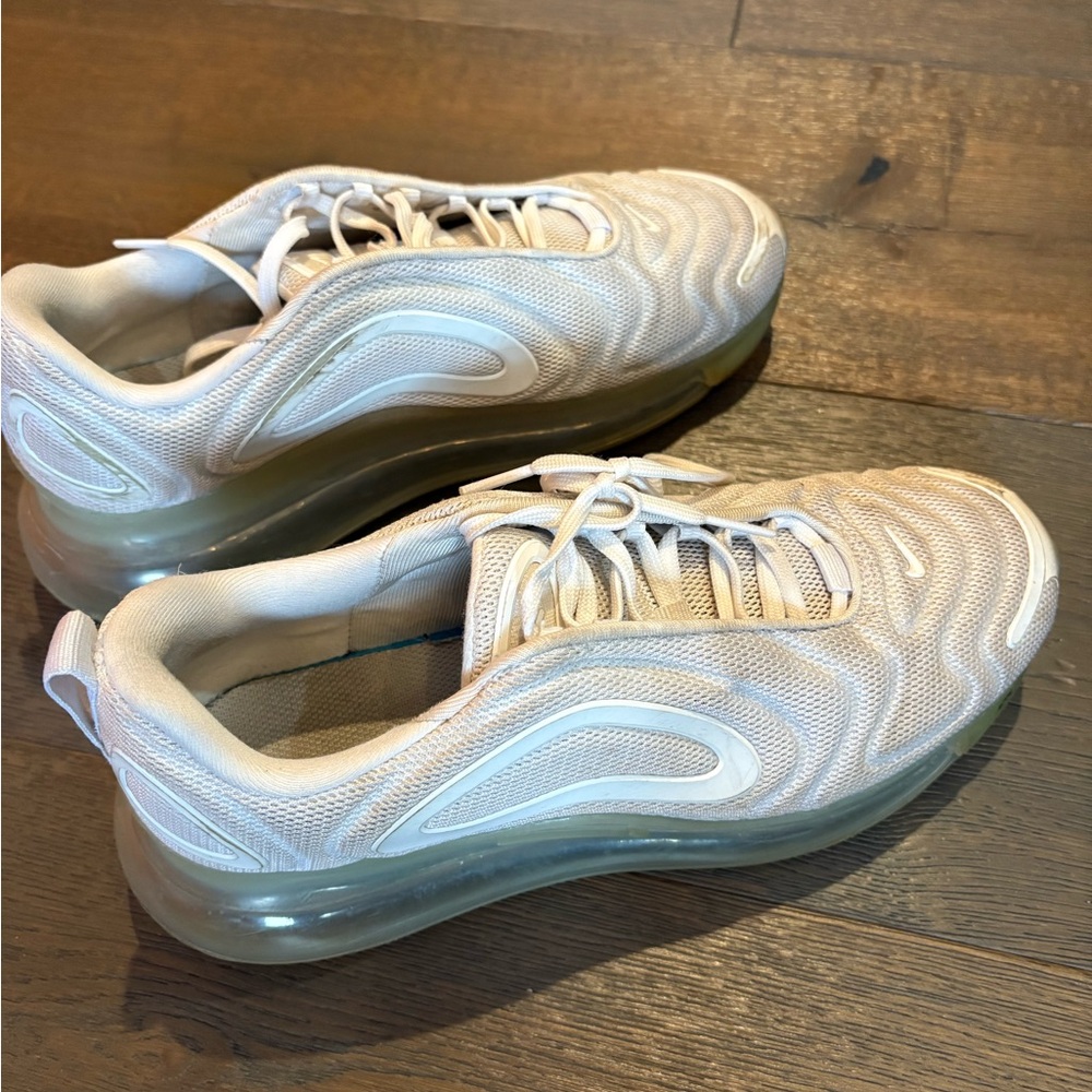 Nike White and Gray Air Max Size 9